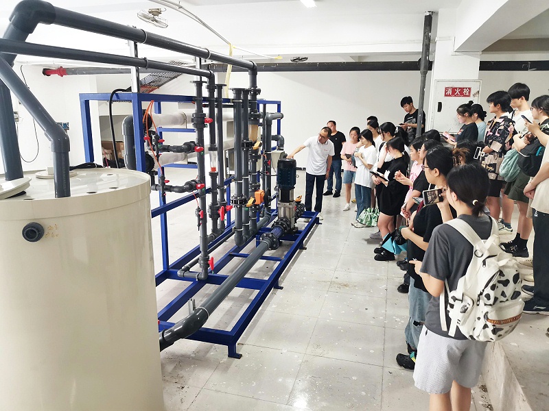 重慶依斯倍走進(jìn)重慶工商大學(xué)“廢水處理”課堂